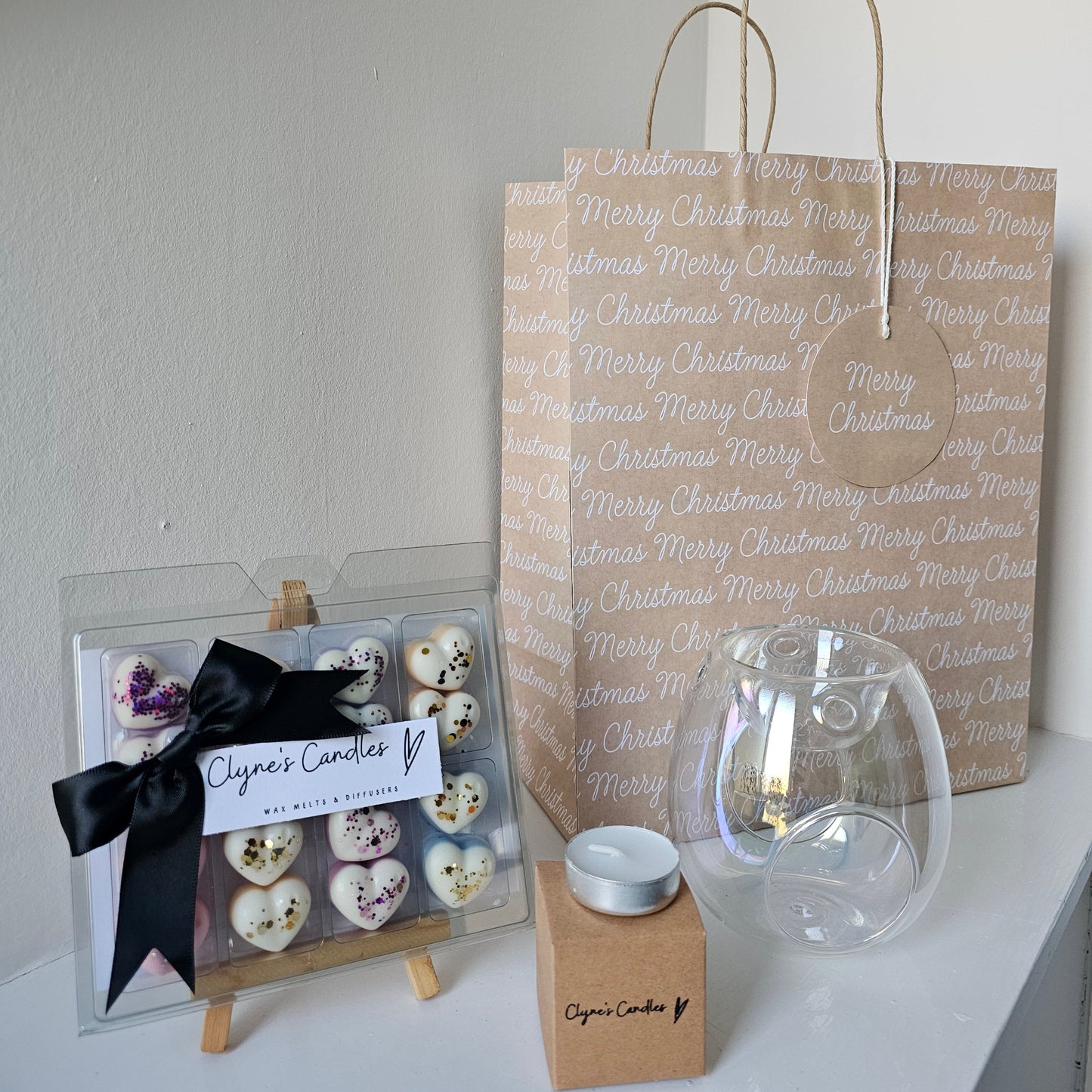 Christmas gift bag with glass wax melt burner, heart tray of scented wax melts, and four tea lights – handmade by Clyne’s Candles in Kirriemuir.