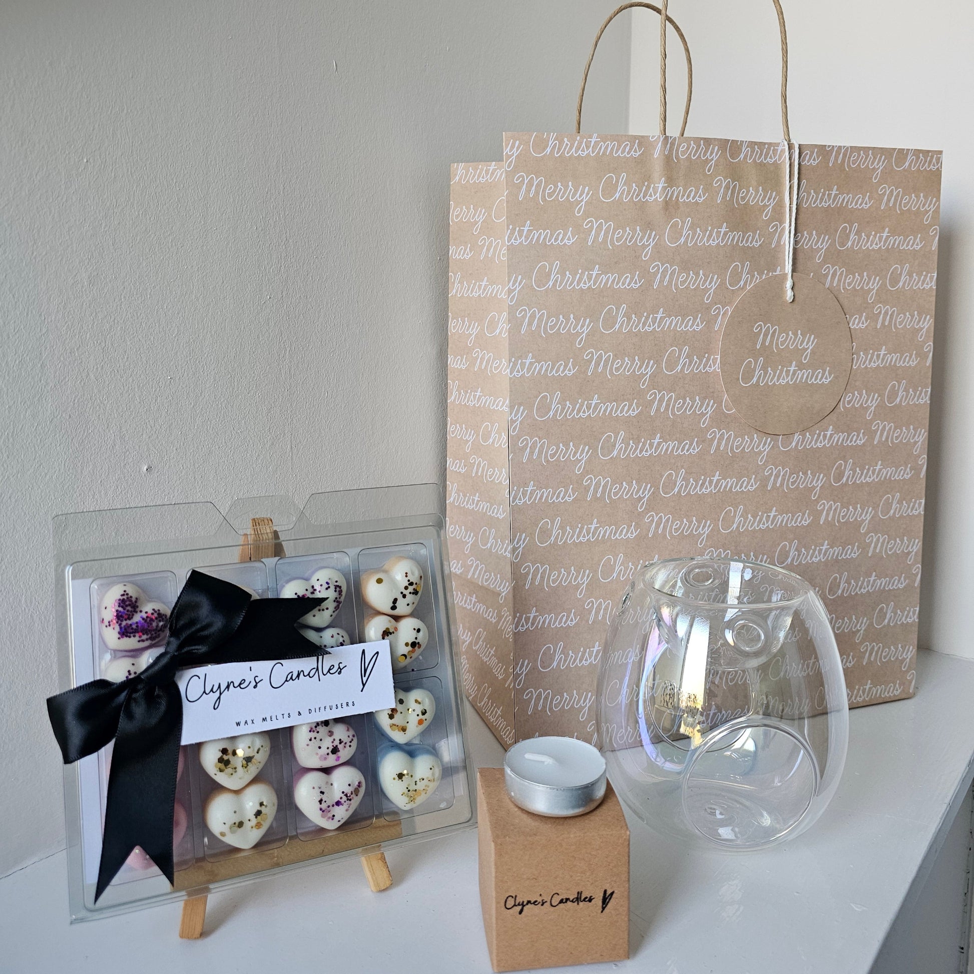 Christmas gift bag with glass wax melt burner, heart tray of scented wax melts, and four tea lights – handmade by Clyne’s Candles in Kirriemuir.