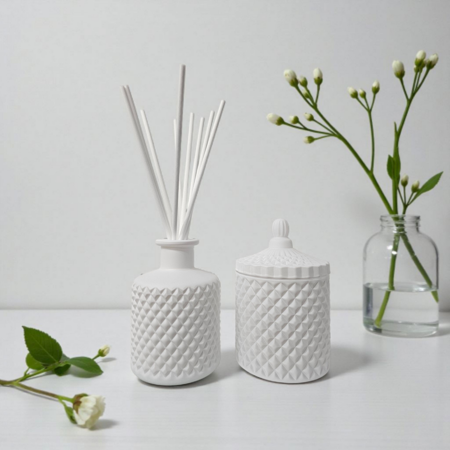 White geo candle and diffuser gift set by Clyne’s Candles, handcrafted with 200ml refillable candle and diffuser, perfect for modern home décor.