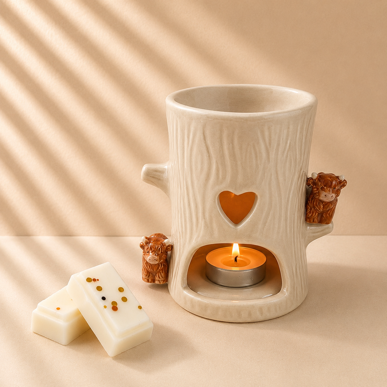 Highland Cow ceramic wax melt burner with tree log detail and wax melts handmade by Clyne's Candles in Kirriemuir, Scotland