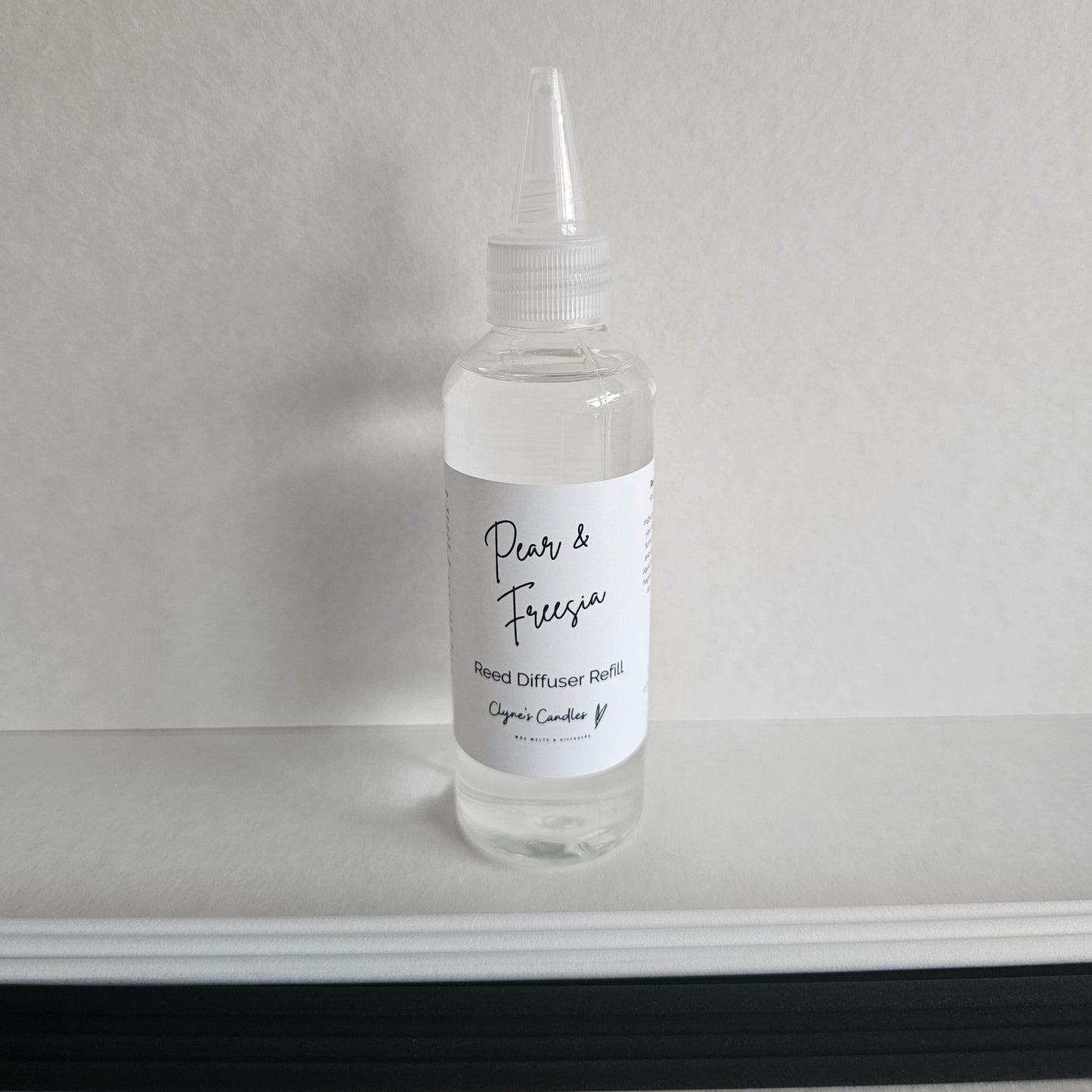 Long lasting, highly scented reed diffuser refill fragrance oil, complete with new reeds.  Handmade in the UK by Clyne's Candles