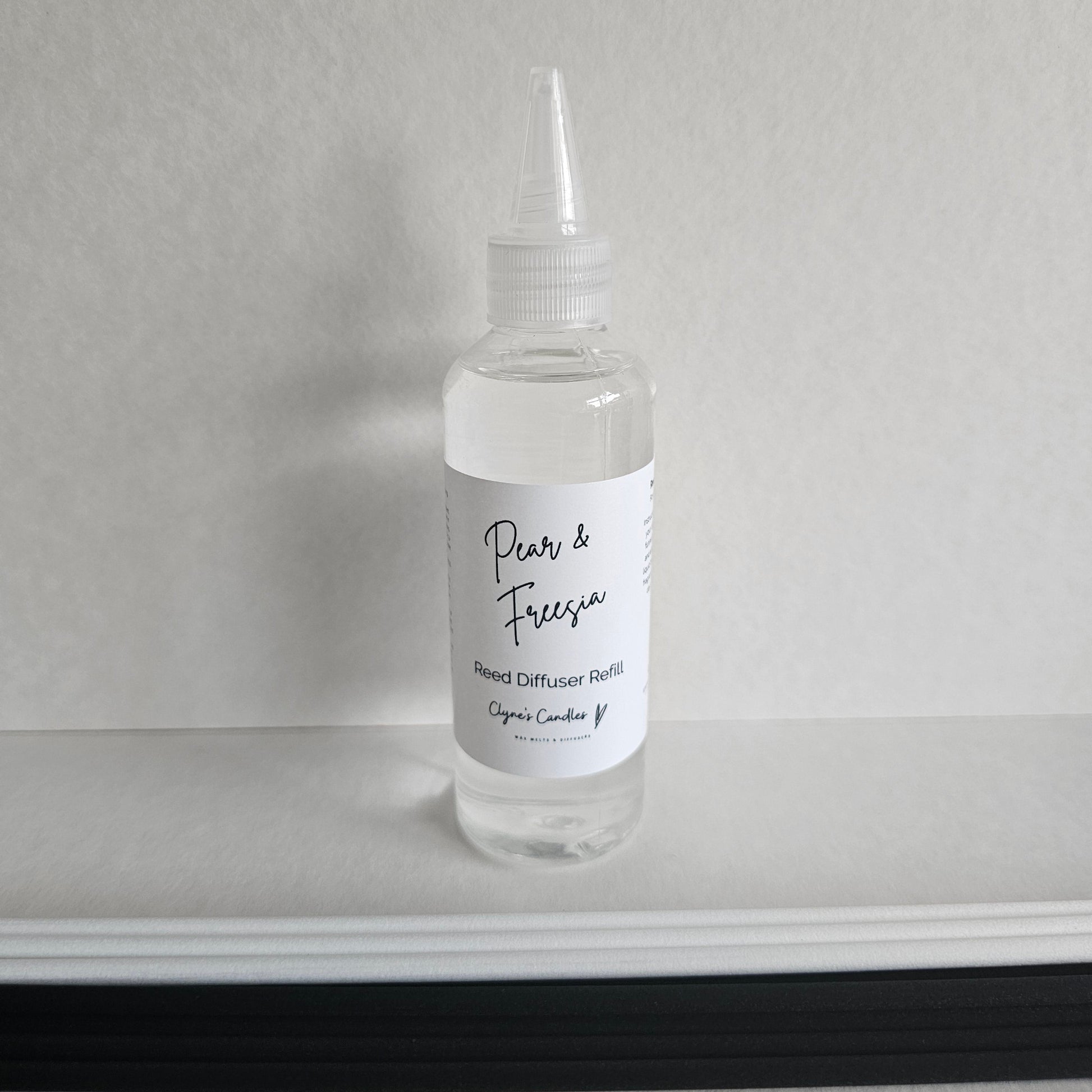 Long lasting, highly scented reed diffuser refill fragrance oil, complete with new reeds.  Handmade in the UK by Clyne's Candles