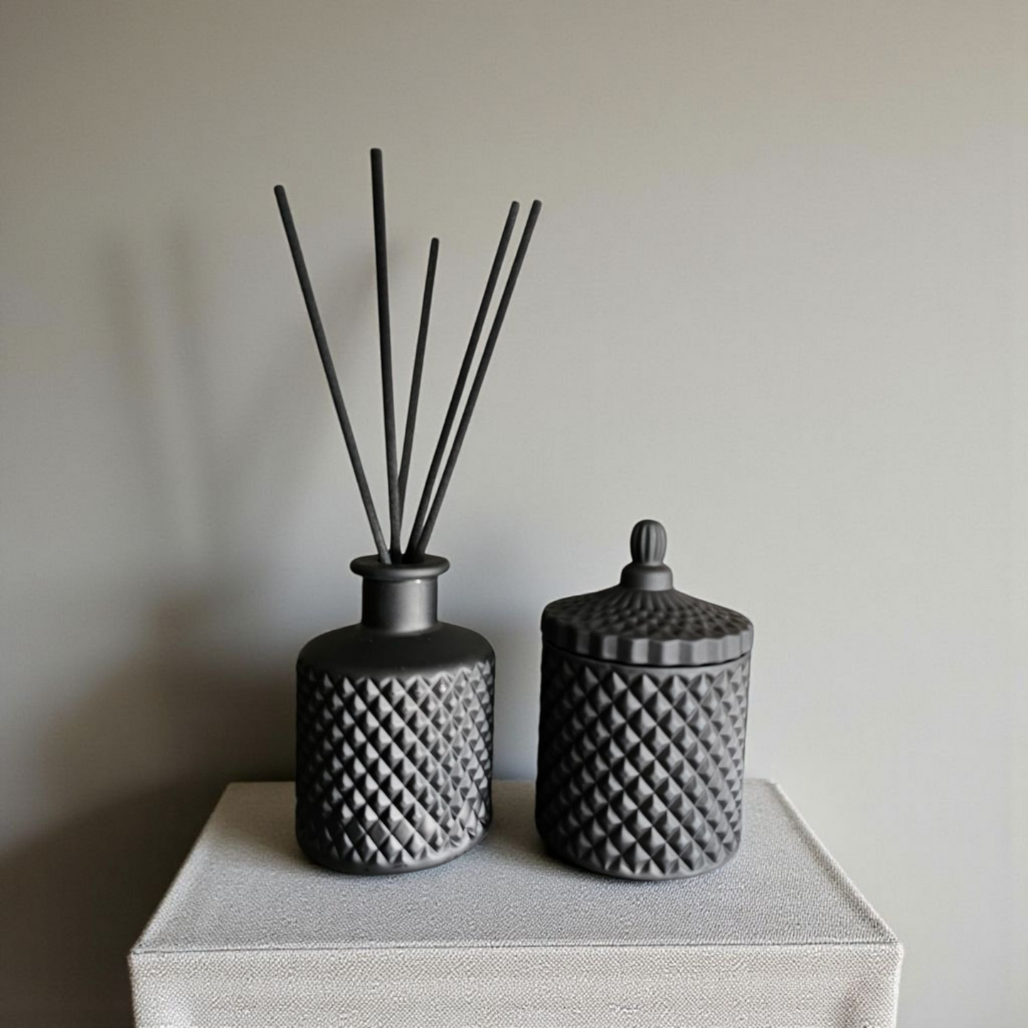 Black geo candle and diffuser gift set by Clyne’s Candles, featuring a refillable 200ml candle and diffuser in a sleek black design.