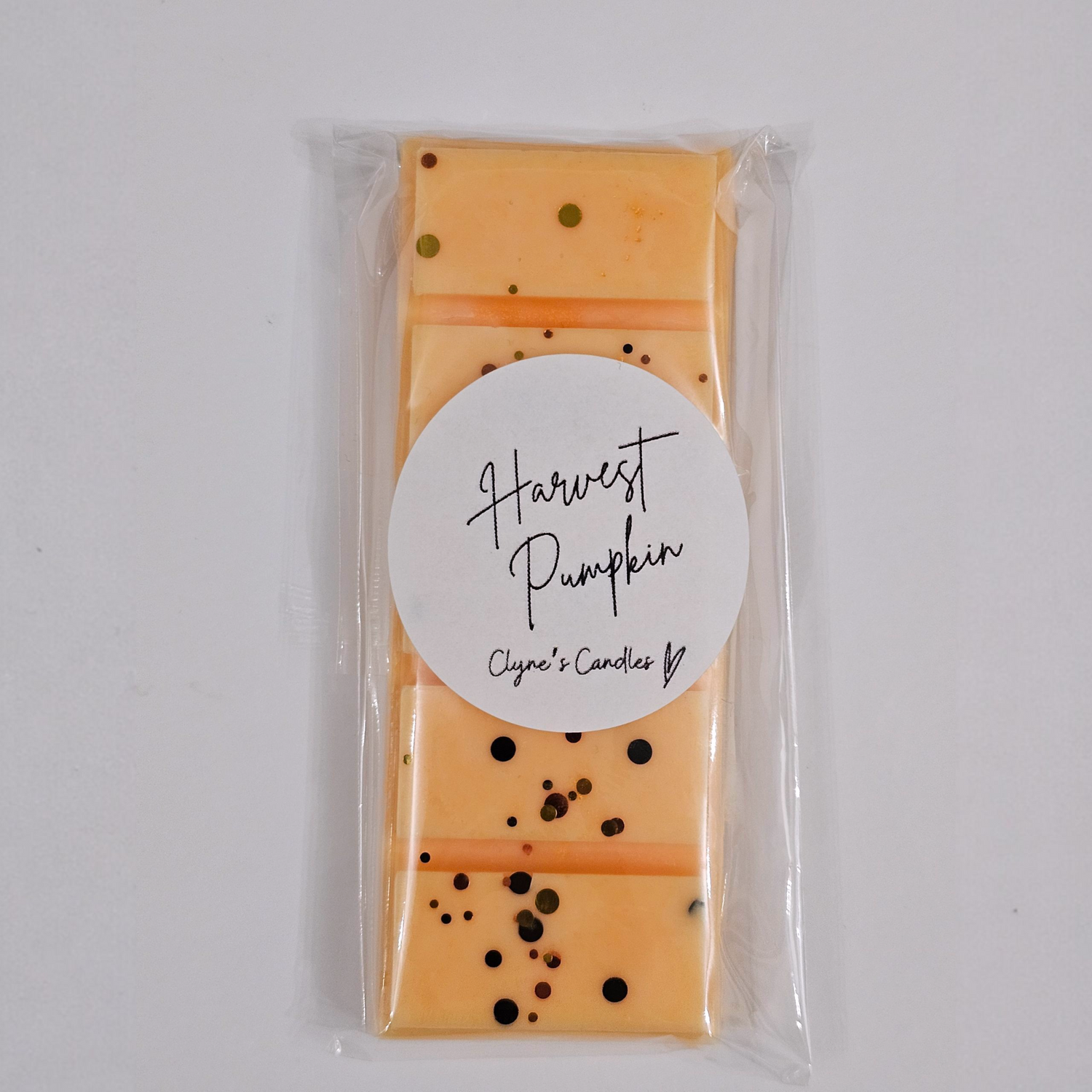 Handmade soy wax melt bar in Harvest Pumpkin fragrance by Clyne’s Candles, a cosy autumn blend of pumpkin spice, sweet maple and warm seasonal notes, long lasting and eco-friendly.