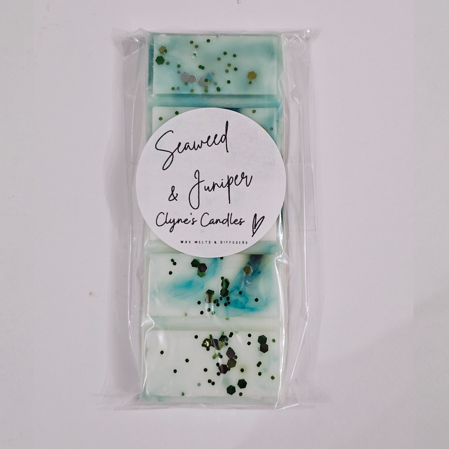 Handmade soy wax melt bar in Seaweed and Juniper fragrance by Clyne’s Candles, a refreshing coastal-inspired scent with clean seaweed and aromatic juniper notes, eco-friendly and long lasting.